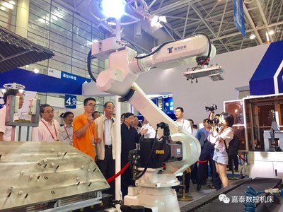 福建省委书记在第十五届6·18期间考察云计算装备技术服务创新项目